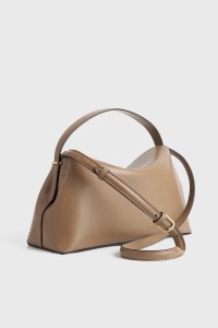 TOTEME T-lock kožená kabelka v camel barvě