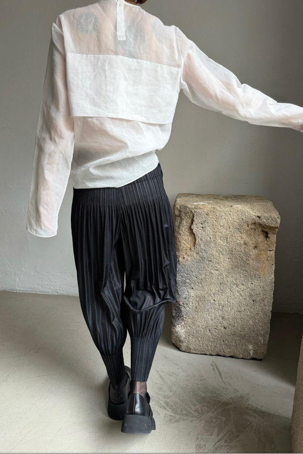 PLEATS PLEASE ISSEY MIYAKE černé kalhoty ke kotníkům