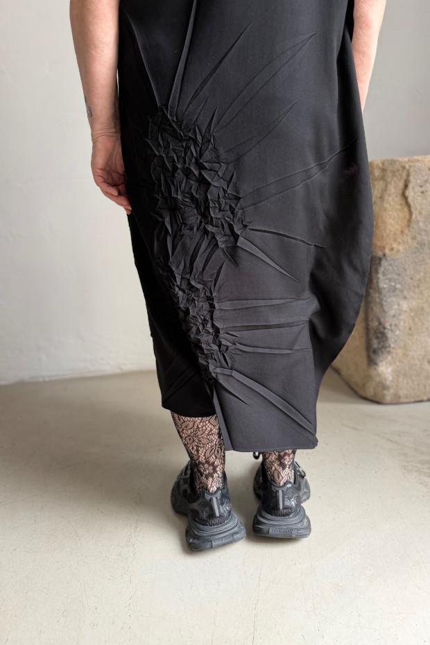 YOHJI YAMAMOTO black dress with crumpled effect